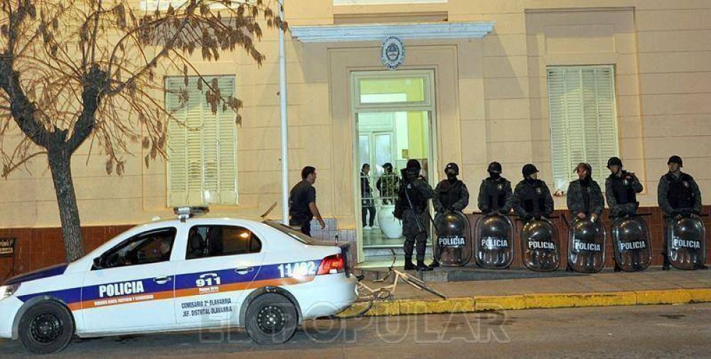 Aprehenden a un grupo de j�venes por enfrentar a la Polic�a