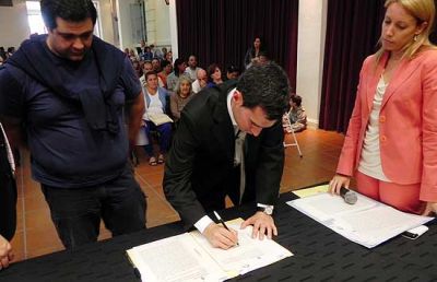 M�s de 100 familias firmar�n la escritura de su casa