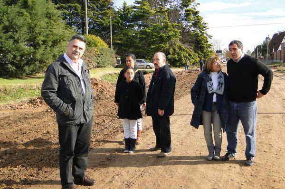 JOS� INZA RECORRI� LOS TRABAJOS REALIZADOS EN EL INICIO DEL PLAN "TRANSITAR 20 BARRIOS"