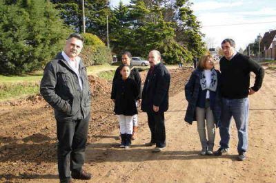 JOS� INZA RECORRI� LOS TRABAJOS REALIZADOS EN EL INICIO DEL PLAN "TRANSITAR 20 BARRIOS"