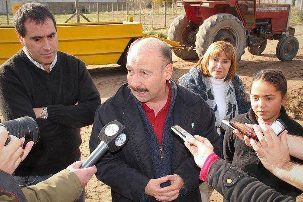 El Intendente Inza recorri� los trabajos en el inicio del plan �Transitar 20 Barrios�