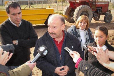 El Intendente Inza recorri� los trabajos en el inicio del plan �Transitar 20 Barrios�