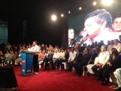 Con el Domo del Centenario colmado se realiz� un acto en respaldo a las pol�ticas de desarrollo y de crecimiento