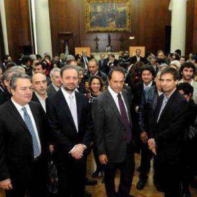 Scioli garantiz� el pago del medio aguinaldo a estatales el mes pr�ximo