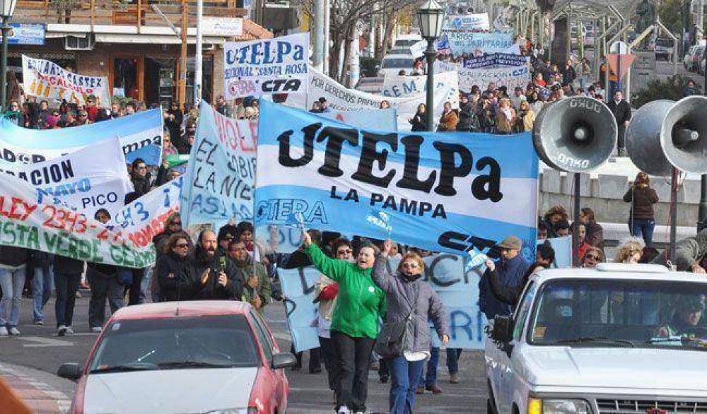 Los docentes paran y se movilizan