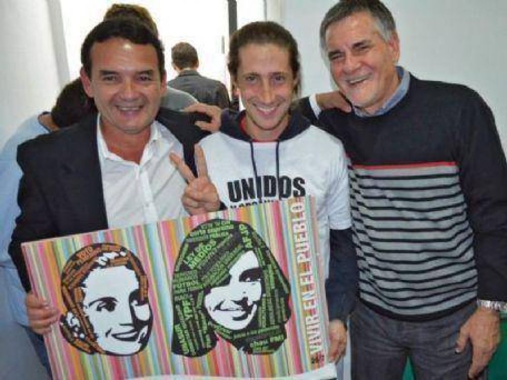 Con la presencia de Carlos Castagneto, Segundo Centenario abri� un nuevo local partidario en La Plata
