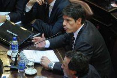 Abal Medina: "Alcanzamos diez a�os de crecimiento con inclusi�n social"