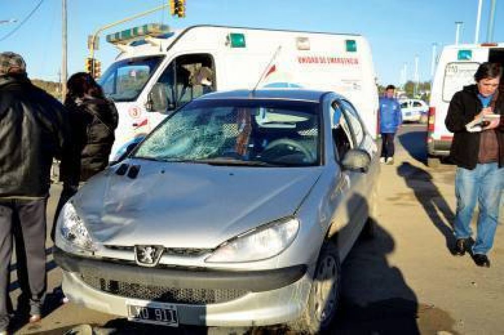 Menor con serias lesiones tras ser atropellada en el sem�foro de ruta 3