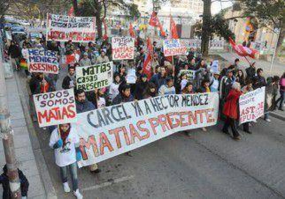 Agravan acusaci�n de polic�a que ir� a juicio por la muerte de un joven 