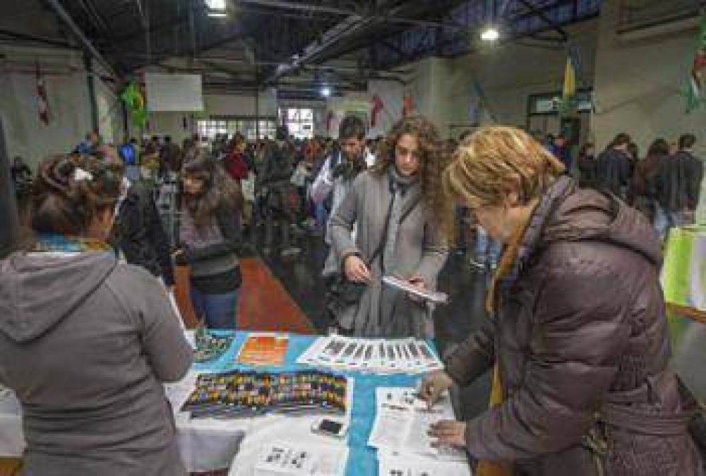 Concurrencia masiva a la primera jornada de la Feria Educativa en la UNLaM