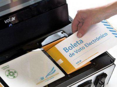 Voto electr�nico se prueba, y Sapag respalda