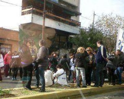 El Frente de Gremios Estatales de Quilmes fue al Consejo Escolar