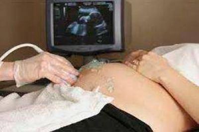 Aseguran que son m�ltiples los riesgos que corre una madre adolescente