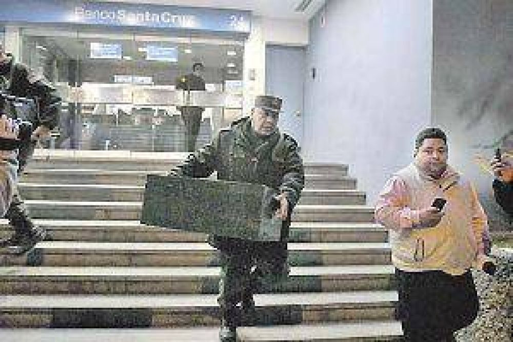 Allanaron anoche el Banco Santa Cruz en la causa por lavado de dinero