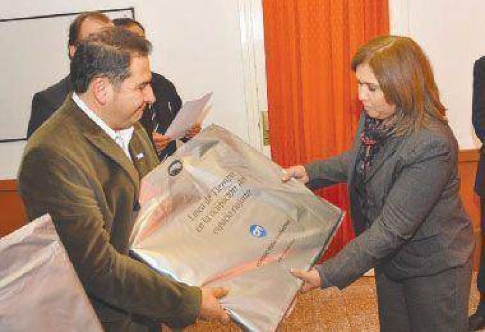 Entregaron fondos para fortalecer escuelas t�cnicas