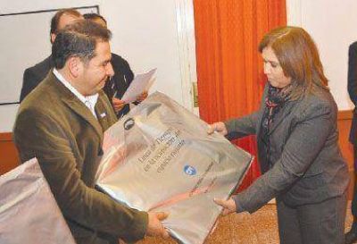 Entregaron fondos para fortalecer escuelas t�cnicas