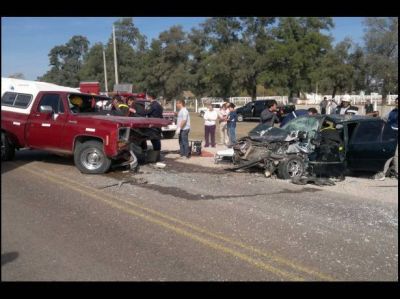 Choque frontal entre dos veh�culos dej� tres personas gravemente heridas en Ram�rez