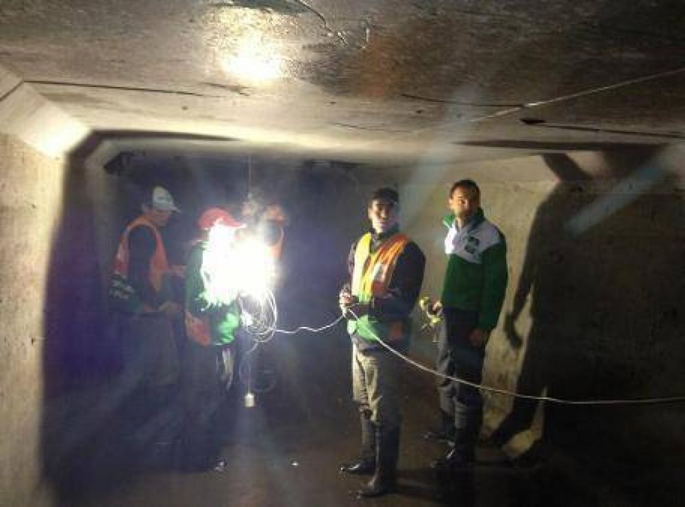 Bruera, bajo tierra, controla conductos del Arroyo Del Gato