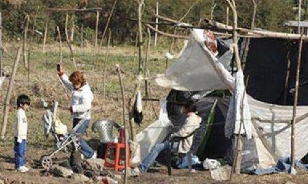 Buscan instalar en Corrientes a unas 5.000 familias de dos villas porte�as