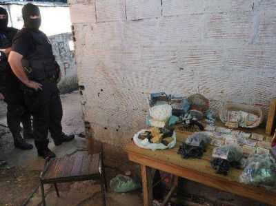 Detuvieron a un comisario inspector por su presunta vinculaci�n con una banda narco