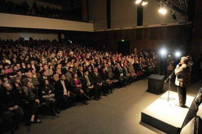 La sala teatral �Calle Angosta� abri� sus puertas