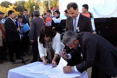 Pavimento y arreglos para 52 cuadras de la localidad de Merlo