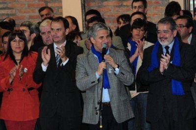 Por Monsanto, escracharon a Poggi en un acto en Concar�n