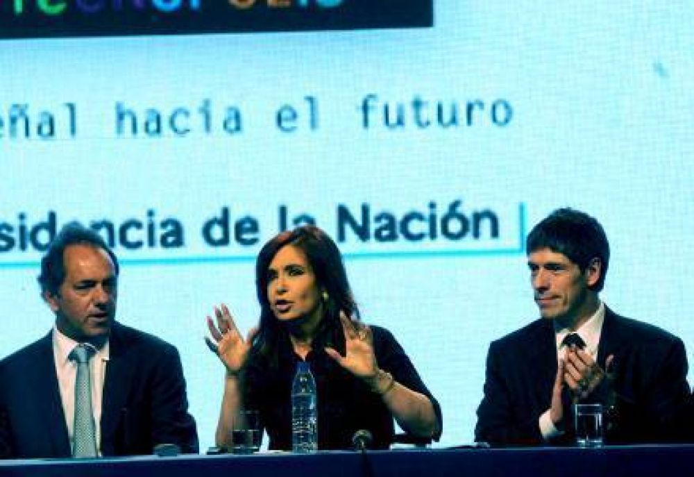 Abal Medina: "Es un disparate" el plan K para que renuncie Scioli