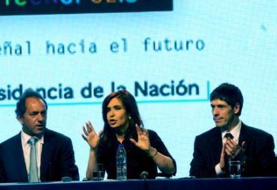 Abal Medina: "Es un disparate" el plan K para que renuncie Scioli