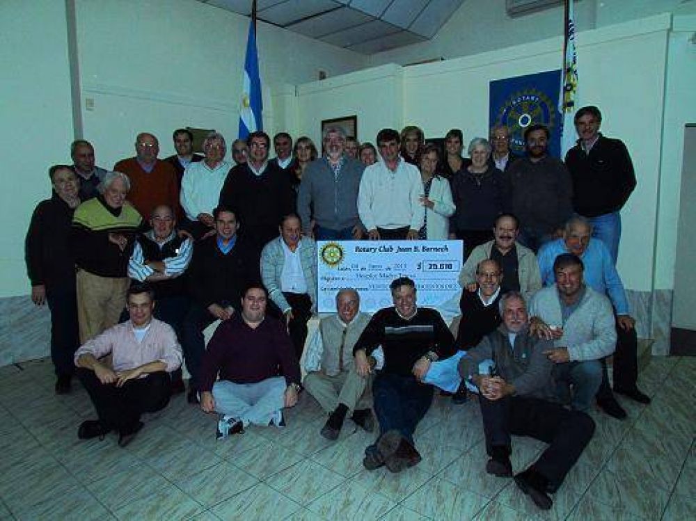 Rotary Barnech entreg� de un cheque al Hospice