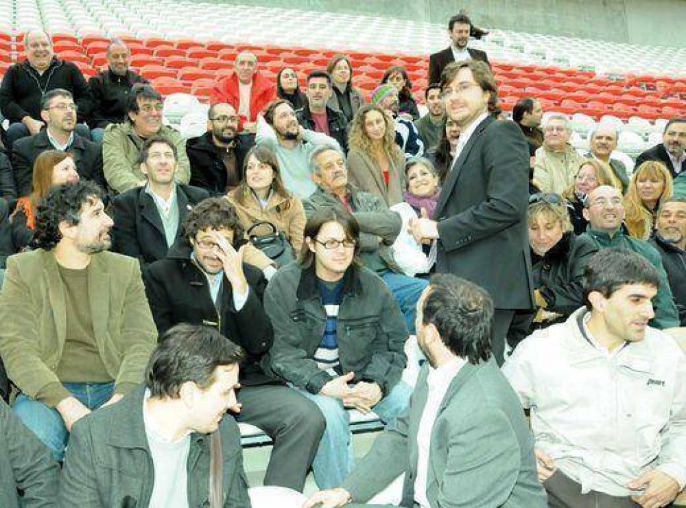 El intendente Ghi y concejales recorrieron el nuevo estadio del Deportivo Mor�n