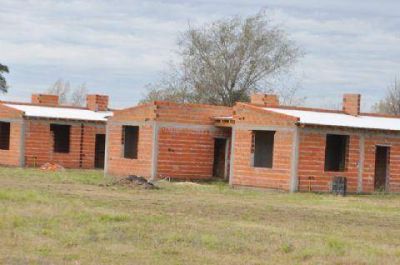 Avanzan obras de construcci�n de viviendas