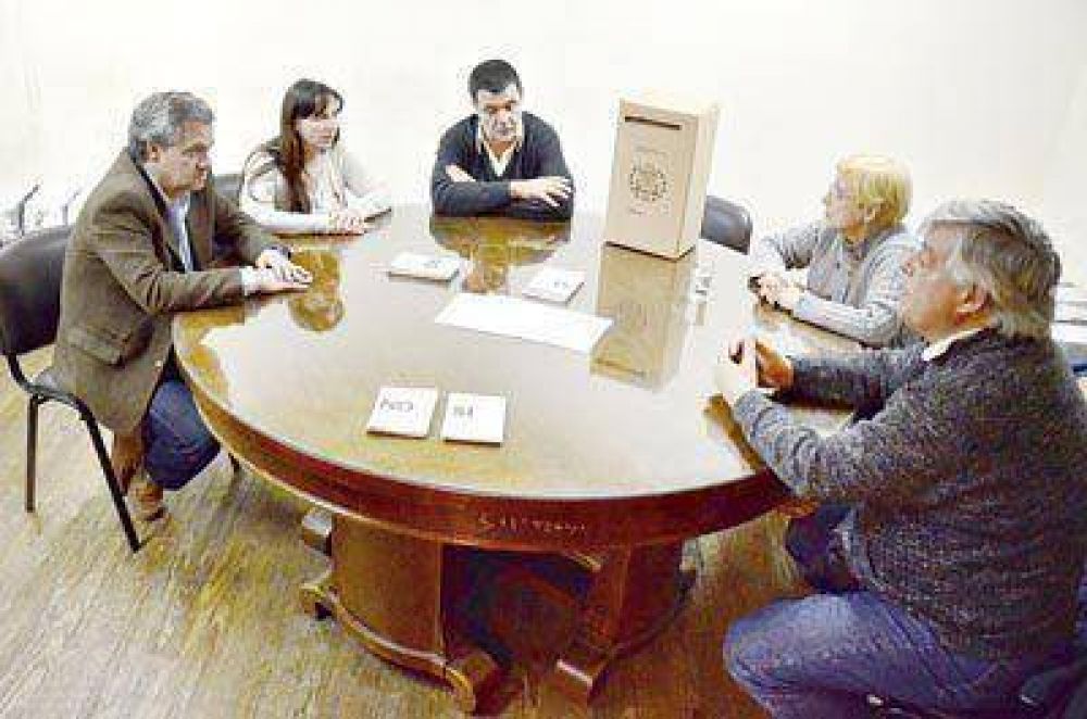 Con un ojo en lo que diga la Justicia, sigue adelante el cronograma de la consulta por la polic�a municipal