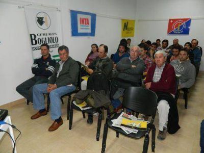 Se inaugur� el auditorio de la Rural con una charla sobre trigo 