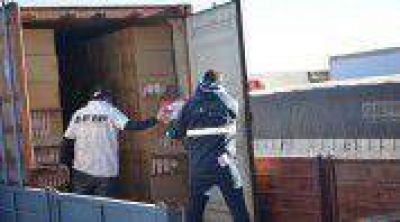 Un camionero llevaba US$450.000 en cigarrillos truchos a Chile