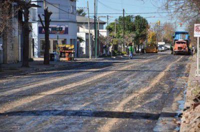 Comenzaron los trabajos de repavimentaci�n en calle Primera Junta