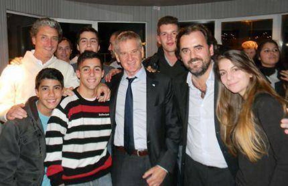 De Narv�ez y Emiliano Giri se reunieron con j�venes y cenaron con empresarios