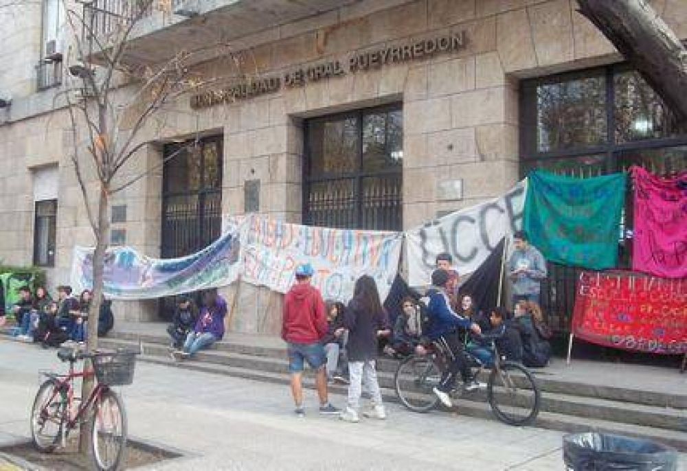 La lucha de los estudiantes no cesa, pero algunos problemas internos dividi� a la UCCE