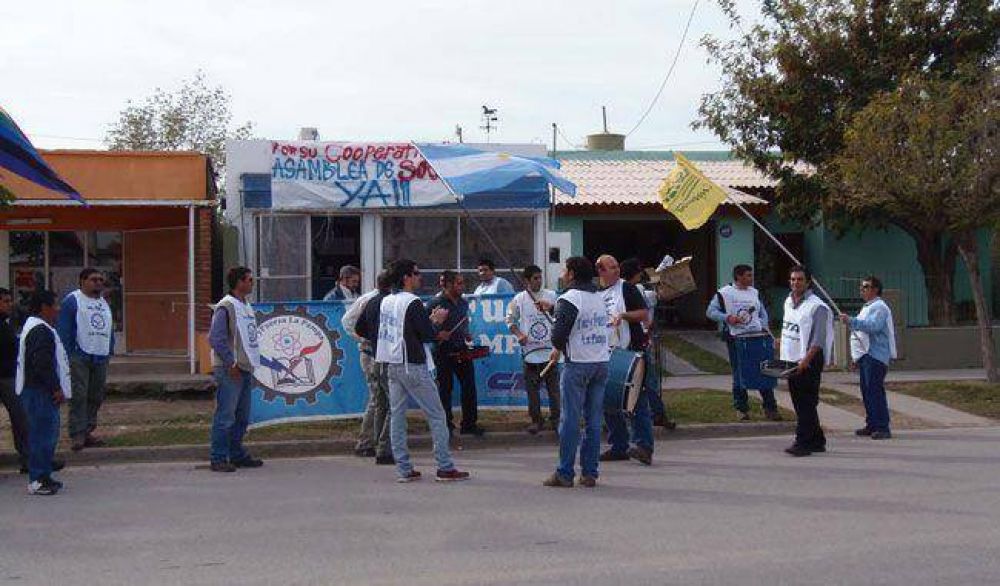 Esc�ndalo en 25 de Mayo: �Tercerizan trabajos porque con las facturas curran�