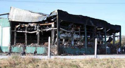 Voraz incendio en el Frigor�fico Trenel: se quemaron 1.500 medias reses
