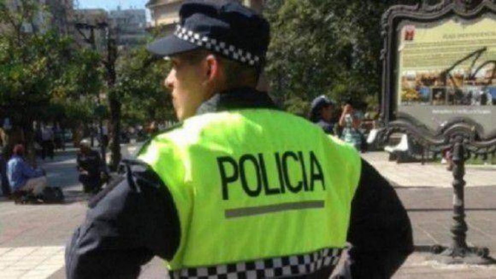 Detienen a dos ex jefes policiales por irregularidades en la fuerza