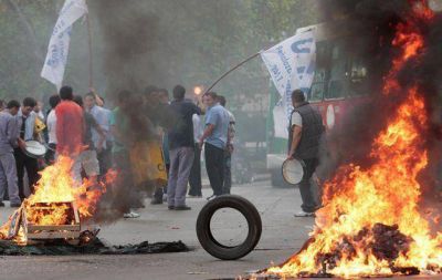 Imputaron a 11 choferes por el ataque al Palacio 6 de Julio