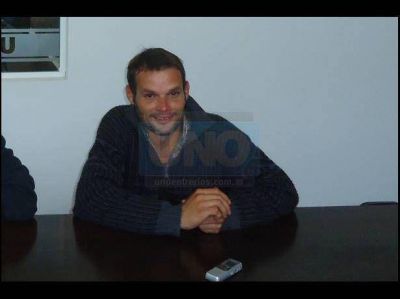 La Polic�a demor� a un extranjero que ped�a ayuda en la Redacci�n de UNO