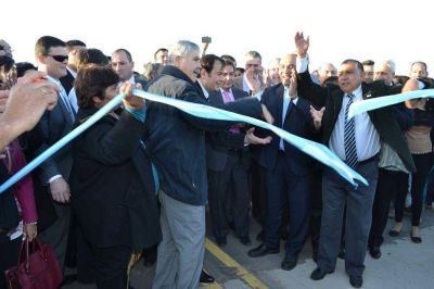 Junto a los Ministros De Vido y Manzur, el Gobernador Zamora dej� inaugurado el tramo de la Ruta 3