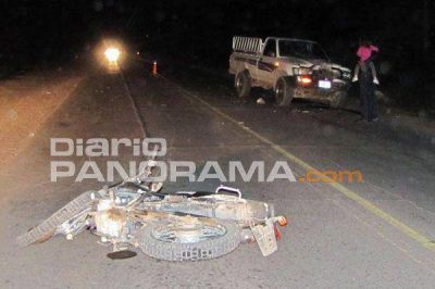 Un motociclista muere al chocar de frente contra una camioneta