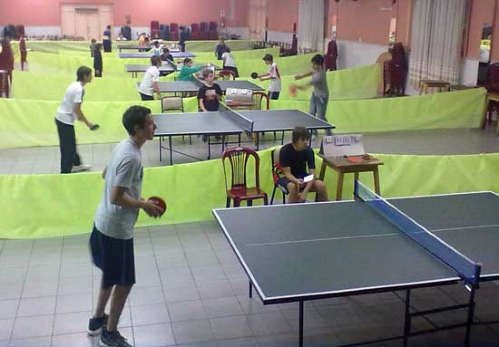 Encuentro de handball y torneo de tenis de mesa