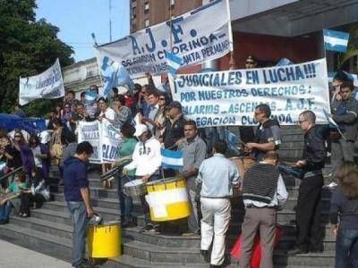 Judiciales marcharon en reclamo de pase a planta permanente