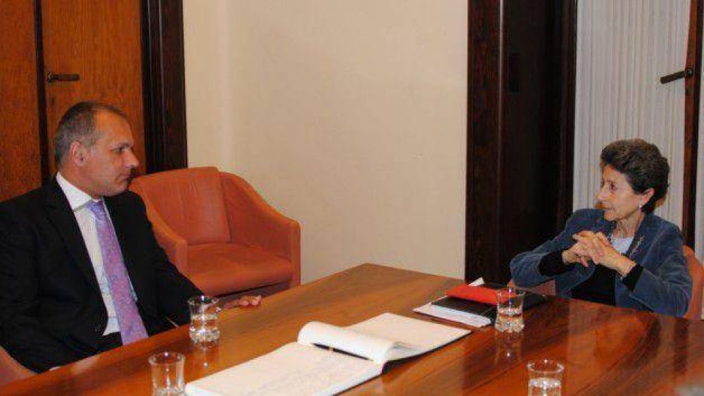 Buzzi: "Habr� cooperaci�n mutua en temas sociales con el Vaticano"