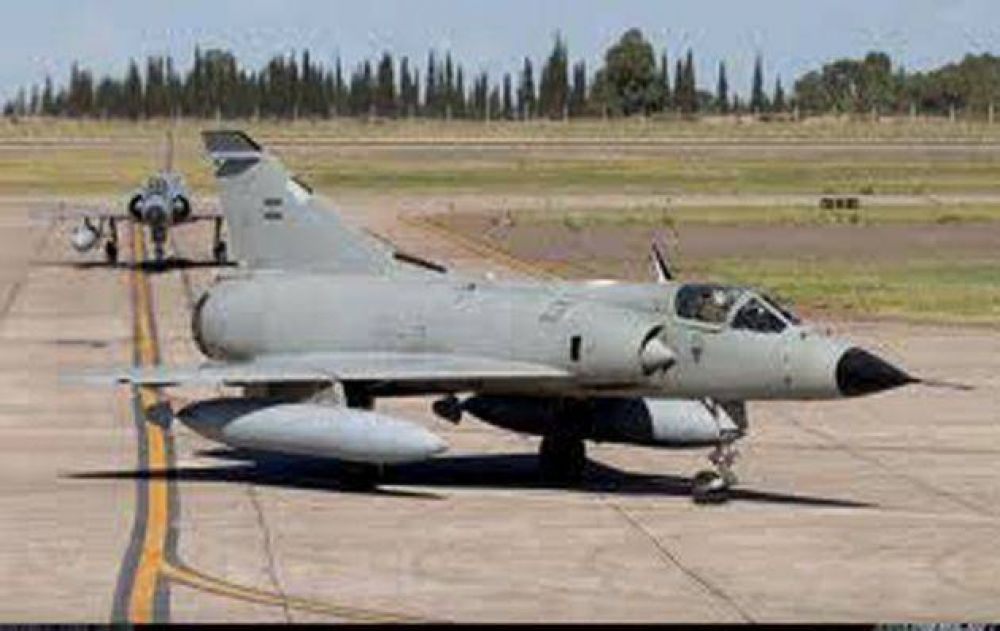 Susto en el Aeropuerto local: un avi�n de combate se despist�