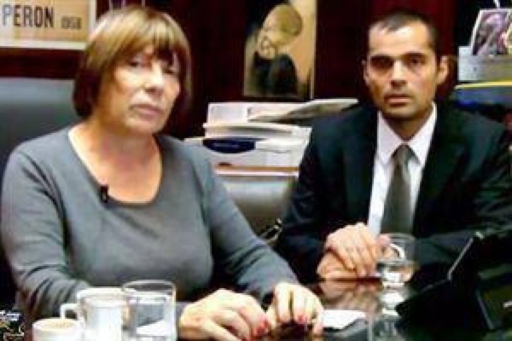 La esposa de Guillermo Moreno explic cmo usar los Cedin